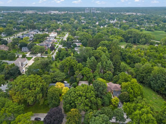 510 W Prairie Avenue, Wheaton, IL 60187