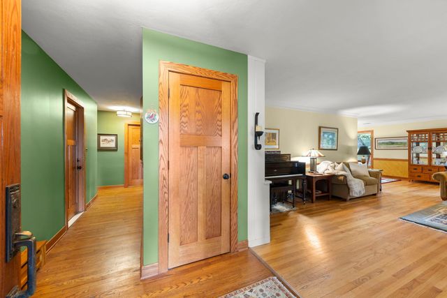 510 W Prairie Avenue, Wheaton, IL 60187