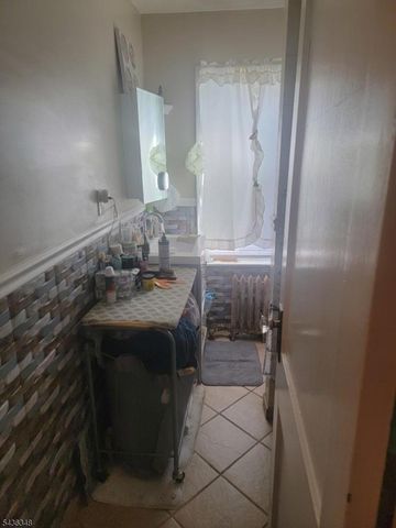 373 Rutledge Ave, East Orange City, NJ 07017