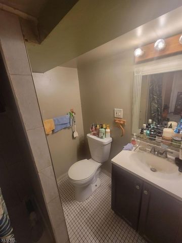 373 Rutledge Ave, East Orange City, NJ 07017