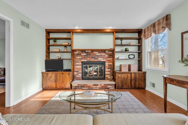 85 Radcliffe Drive, Lincroft, NJ 07738