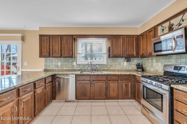 85 Radcliffe Drive, Lincroft, NJ 07738