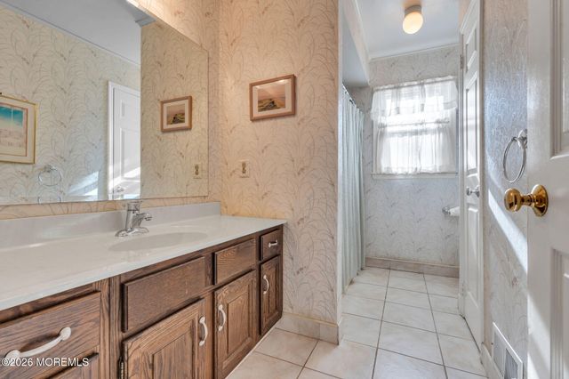 85 Radcliffe Drive, Lincroft, NJ 07738