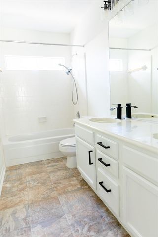 22 Cottage Grove Place, The Woodlands, TX 77381