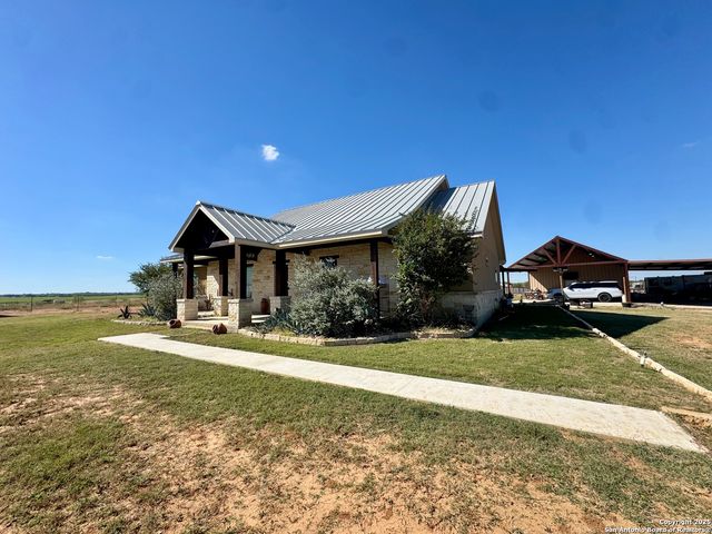 16489 Fm 472, Devine, TX 78016