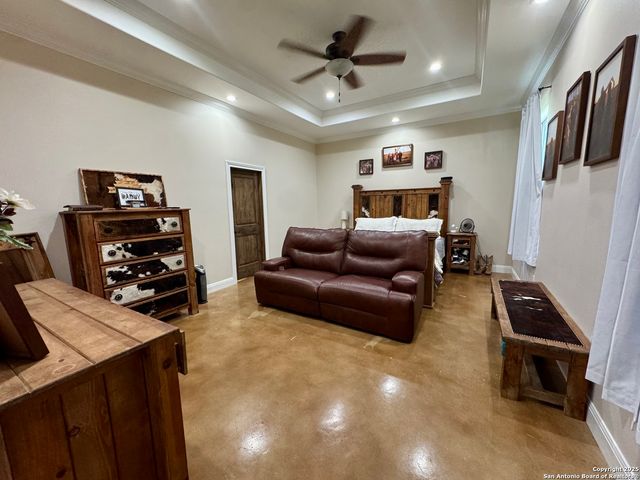 16489 Fm 472, Devine, TX 78016