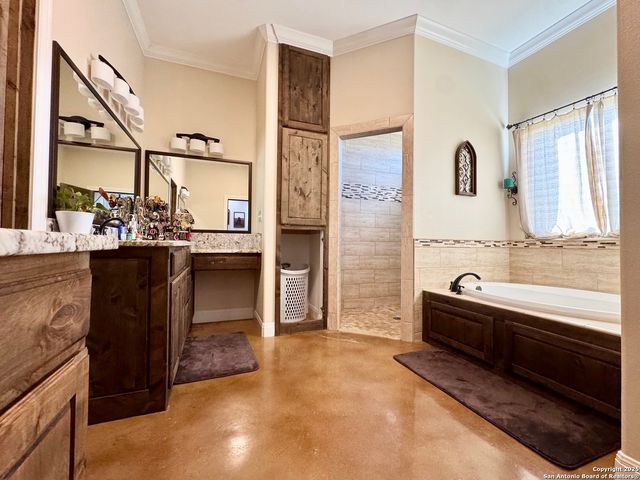 16489 Fm 472, Devine, TX 78016