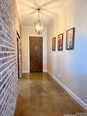 16489 Fm 472, Devine, TX 78016