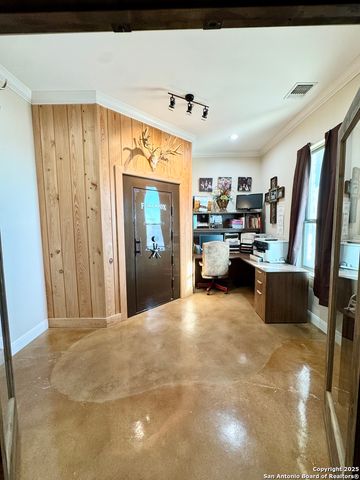 16489 Fm 472, Devine, TX 78016