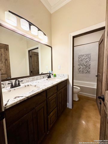 16489 Fm 472, Devine, TX 78016