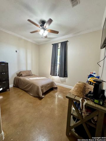 16489 Fm 472, Devine, TX 78016