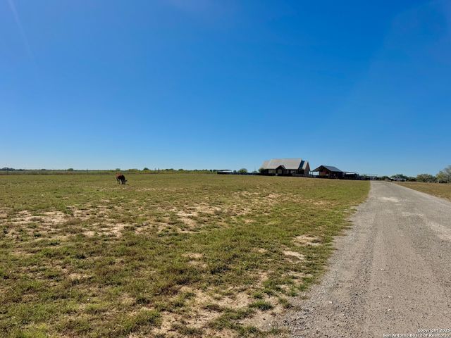 16489 Fm 472, Devine, TX 78016