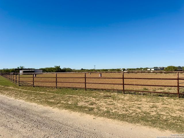 16489 Fm 472, Devine, TX 78016