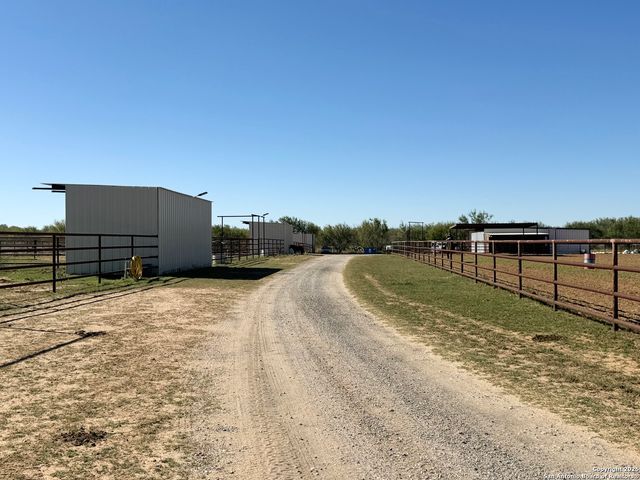 16489 Fm 472, Devine, TX 78016