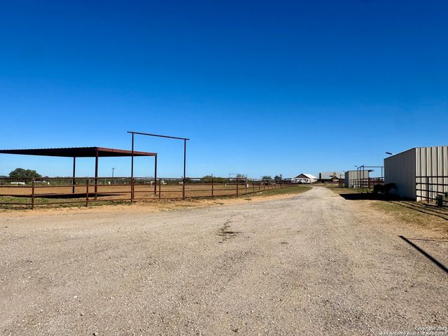 16489 Fm 472, Devine, TX 78016