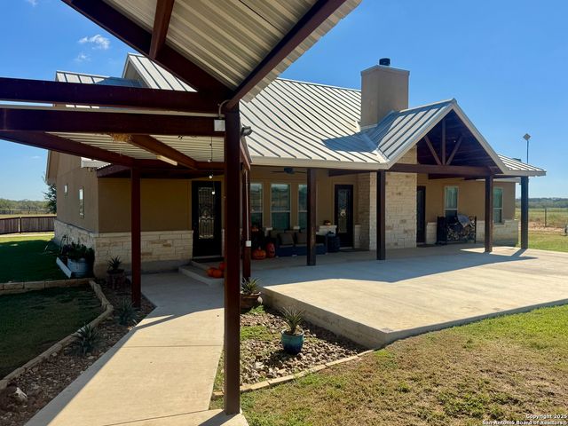 16489 Fm 472, Devine, TX 78016