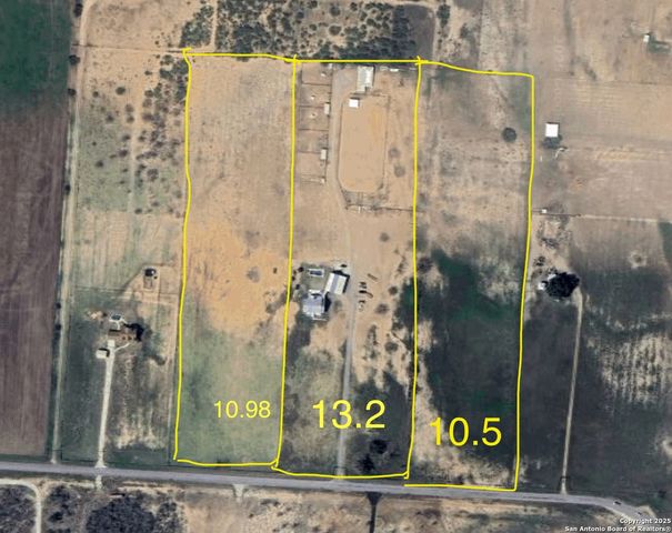 16489 Fm 472, Devine, TX 78016