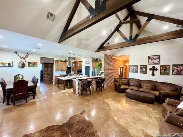 16489 Fm 472, Devine, TX 78016