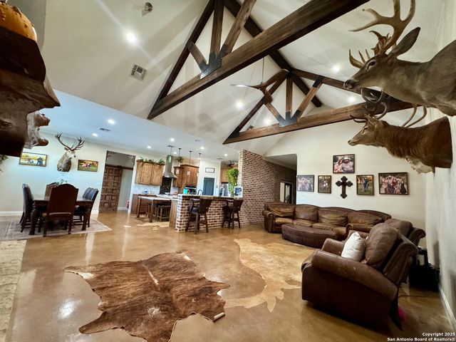 16489 Fm 472, Devine, TX 78016