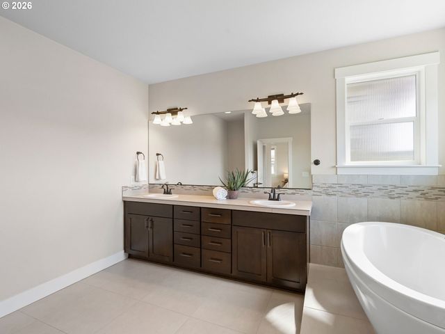 17416 Sw SHADOW TRAIL St, Beaverton, OR 97007