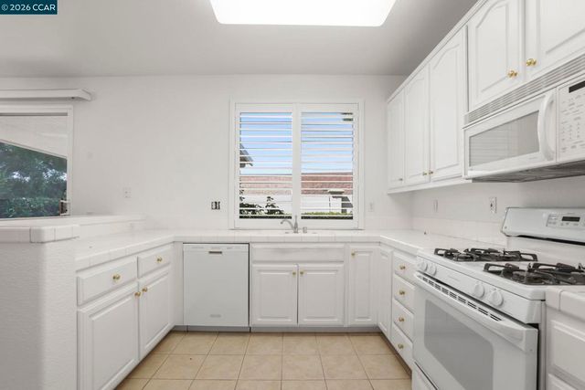 1637 Regent Dr, Brentwood, CA 94513
