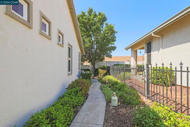 1637 Regent Dr, Brentwood, CA 94513