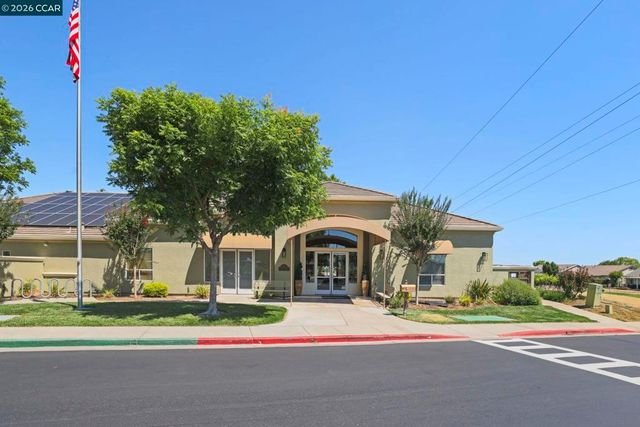 1637 Regent Dr, Brentwood, CA 94513