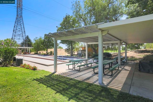 1637 Regent Dr, Brentwood, CA 94513