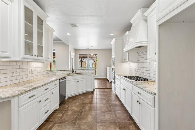 14104 Canterbury Drive, Edmond, OK 73013