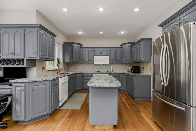 9425 N Harrison Street, Kansas City, MO 64155