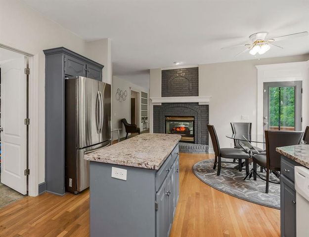 9425 N Harrison Street, Kansas City, MO 64155