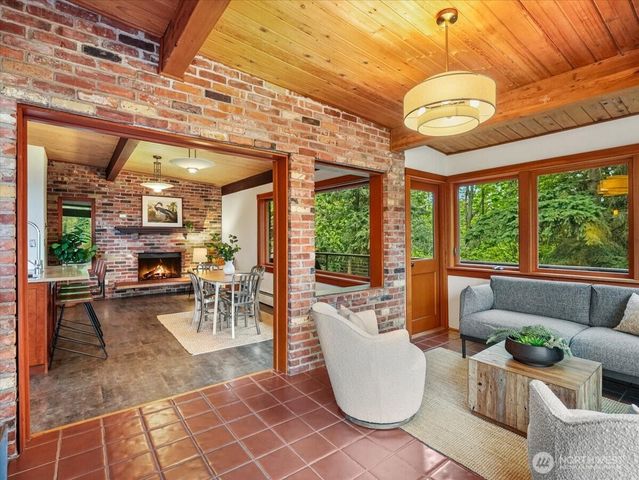 11501 4th Avenue NW, Seattle, WA 98177