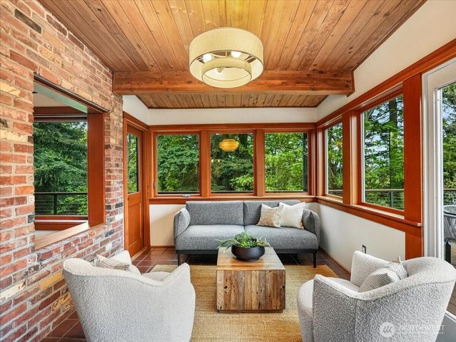 11501 4th Avenue NW, Seattle, WA 98177