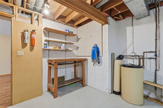 2058 S Ridge Drive, Coralville, IA 52241