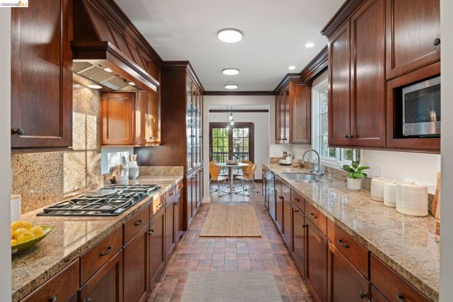 330 Wildwood Avenue, Piedmont, CA 94611
