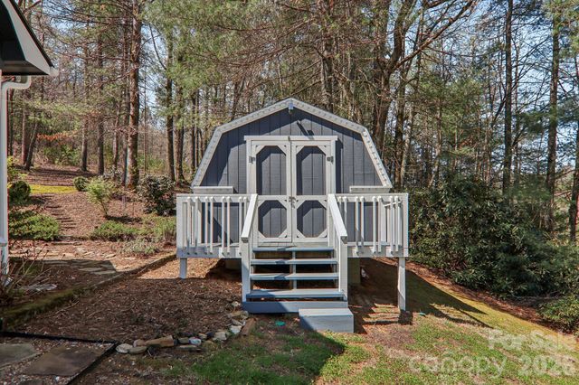 926 Camp Creek Road, Saluda, NC 28773