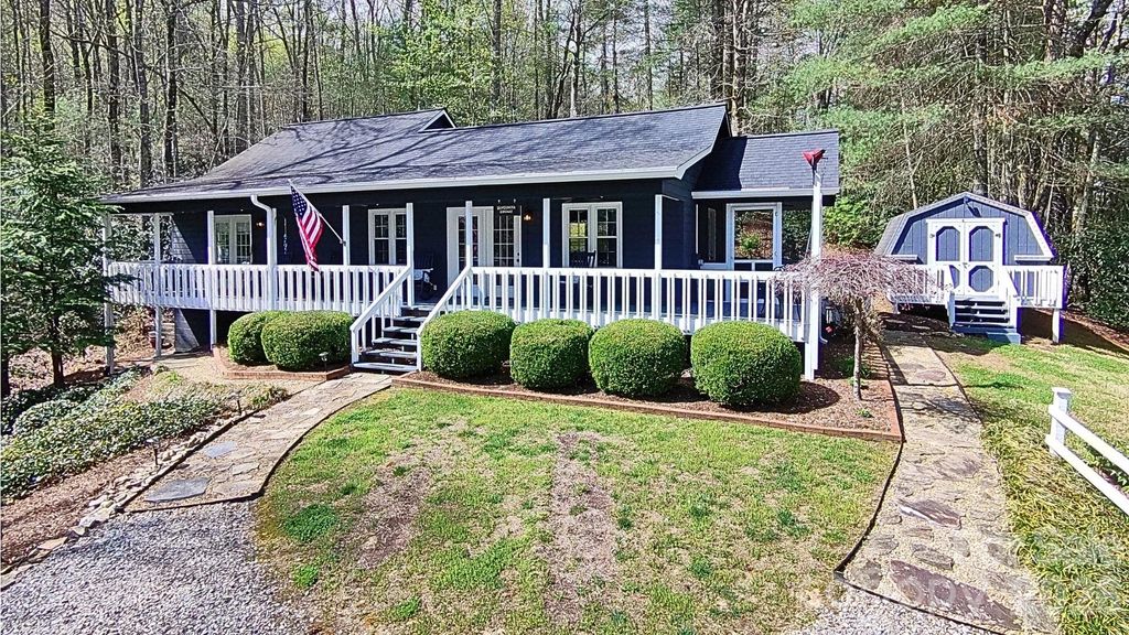 926 Camp Creek Road, Saluda, NC 28773