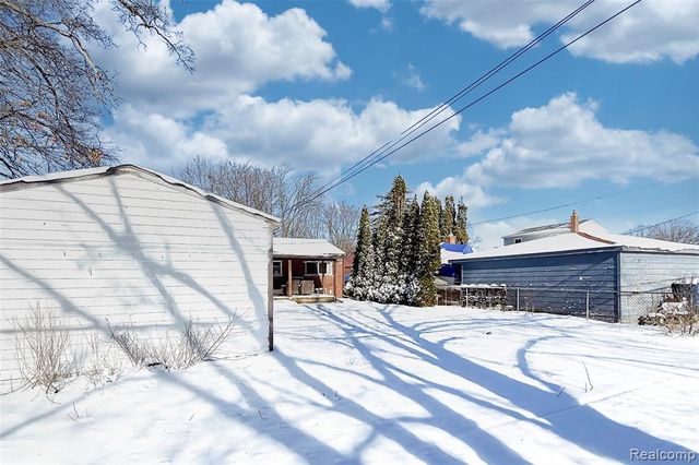 32429 Hazelwood Avenue, Westland, MI 48186