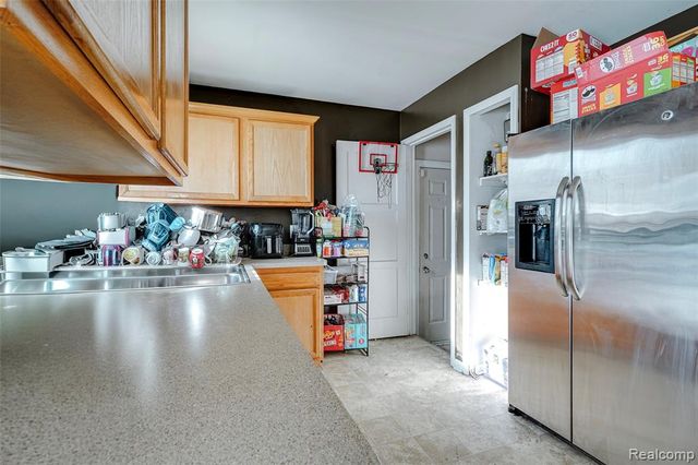 32429 Hazelwood Avenue, Westland, MI 48186