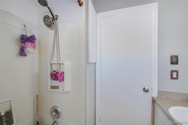 32429 Hazelwood Avenue, Westland, MI 48186