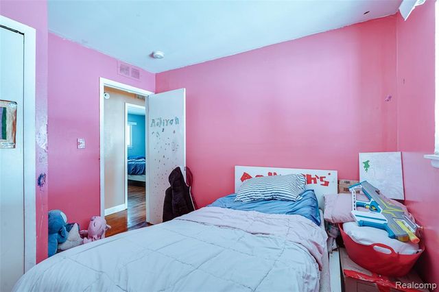 32429 Hazelwood Avenue, Westland, MI 48186