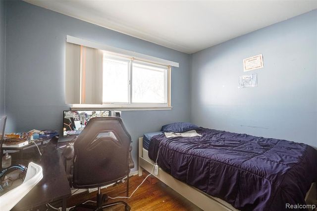 32429 Hazelwood Avenue, Westland, MI 48186