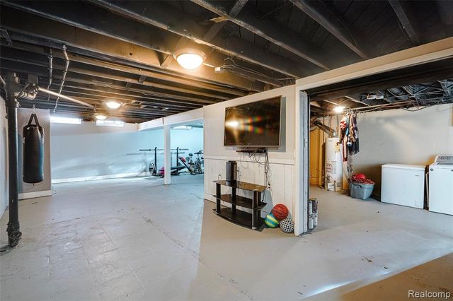 32429 Hazelwood Avenue, Westland, MI 48186