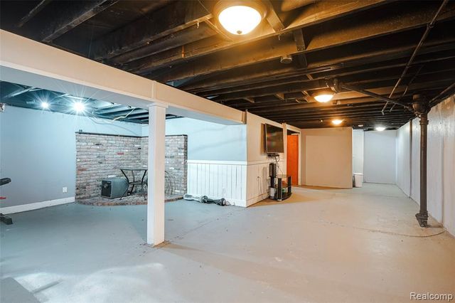 32429 Hazelwood Avenue, Westland, MI 48186