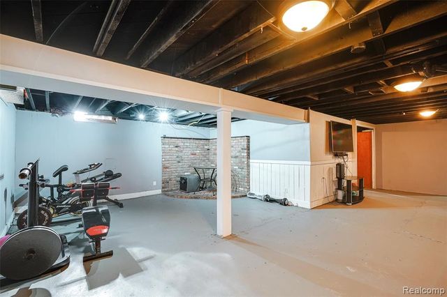 32429 Hazelwood Avenue, Westland, MI 48186