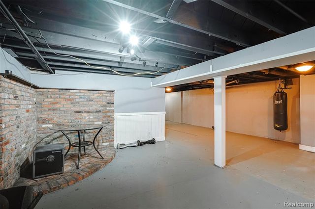 32429 Hazelwood Avenue, Westland, MI 48186