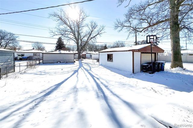 32429 Hazelwood Avenue, Westland, MI 48186