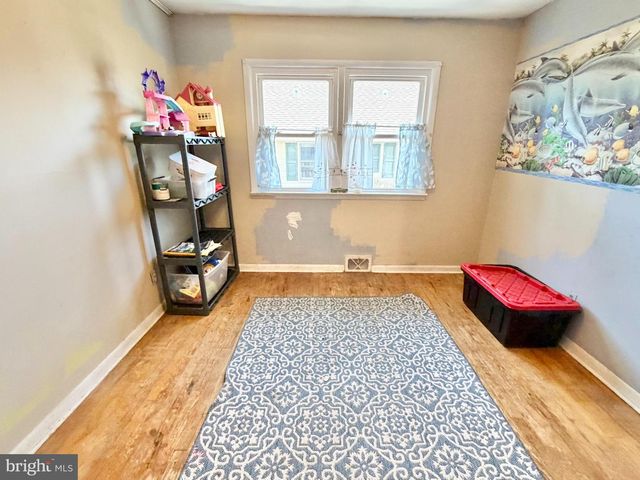 130 KINSMAN RD, Florence, NJ 08518