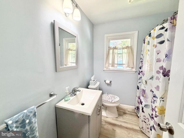 130 KINSMAN RD, Florence, NJ 08518