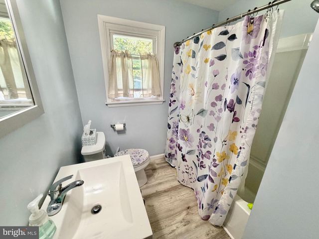 130 KINSMAN RD, Florence, NJ 08518